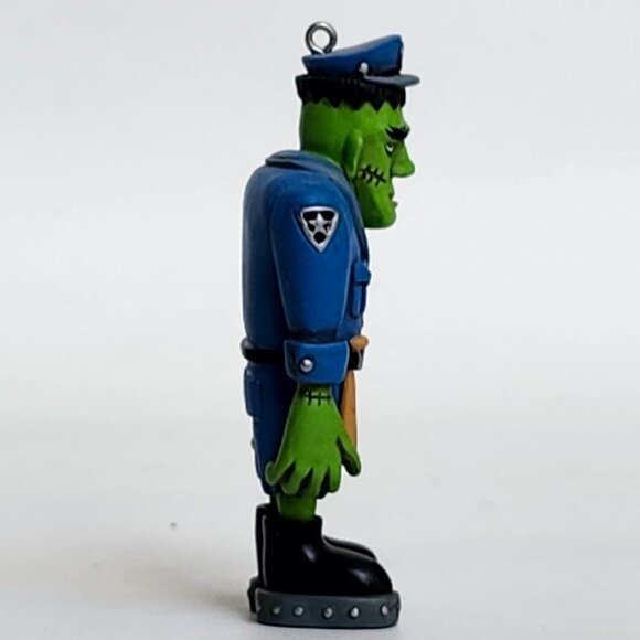 Hallmark Keepsake Ornament Officer Rob Graver Hauntington Collection - Picture 8 of 10